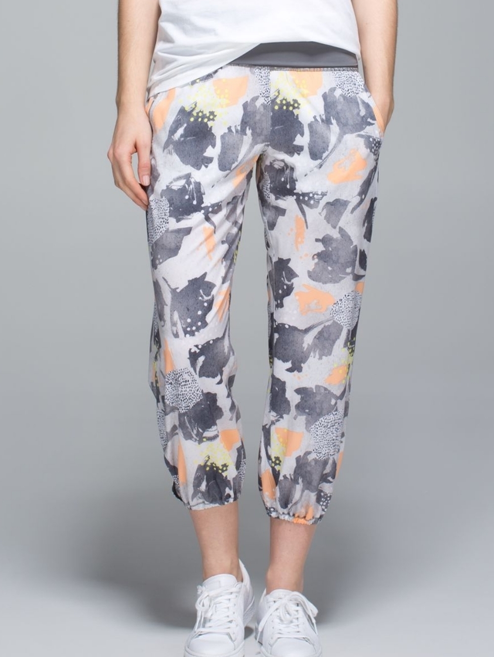 Lululemon 2015 High Rise HR Om PantMini Art Pop White Multi / Slate